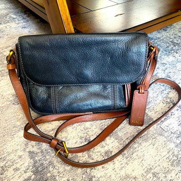 Fossil Handbags - SALE!! Like new! Fossil 🗝️ Black and Brown Leather Crossbody Bag.